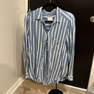 American Eagle Outfitters Women's Blue and White Shirt